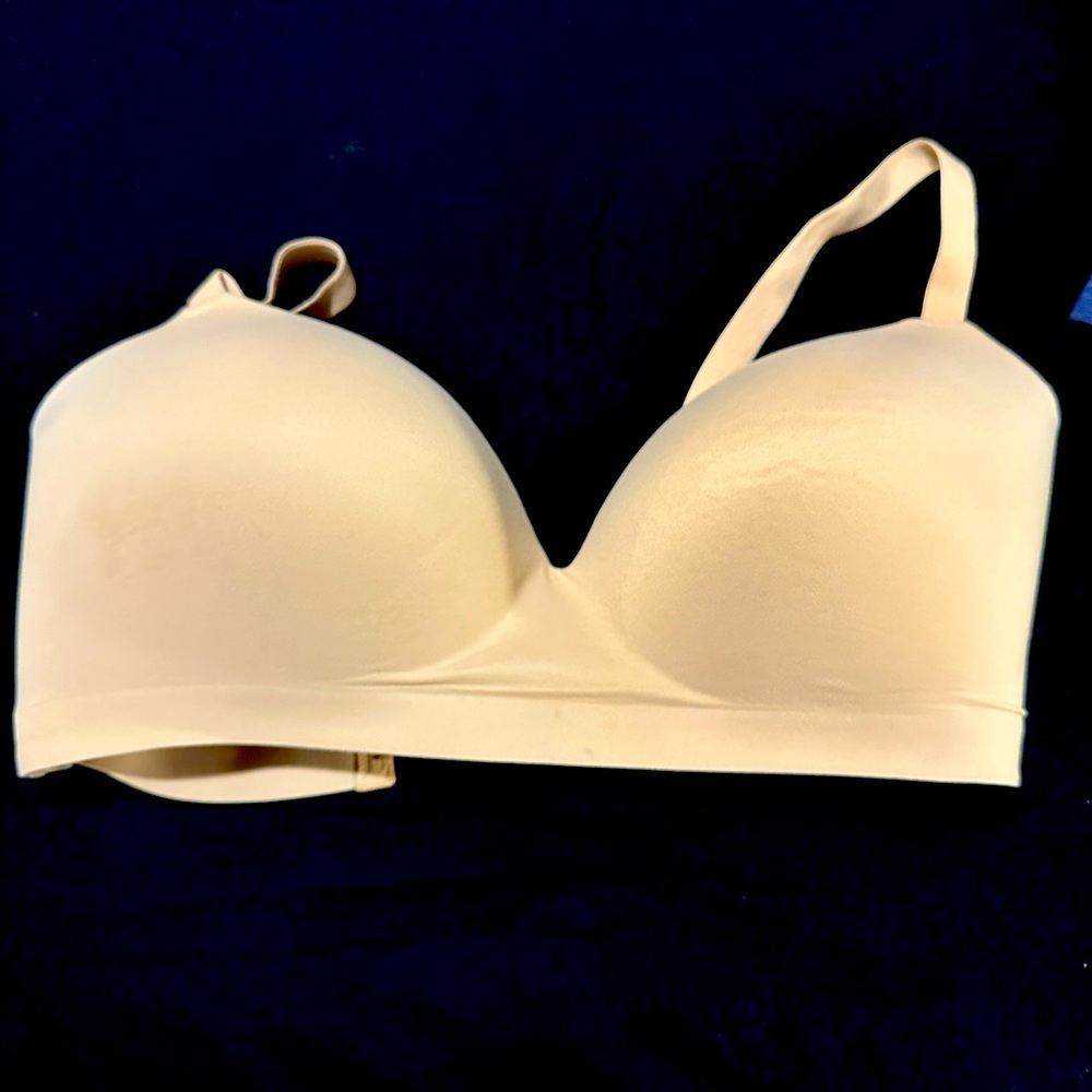 Soma Enbliss Wireless Bra. New without tags. Size 40DD.
